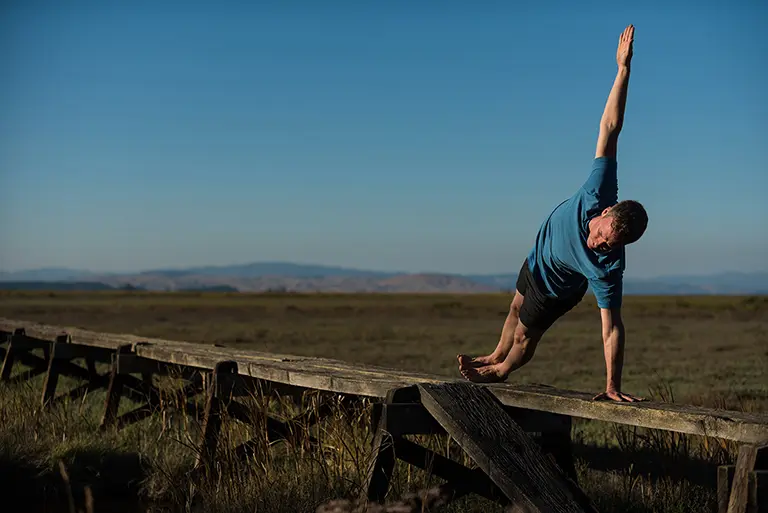 Vasisthasana | Side Plank Pose | Side Plank Yoga | The Art Of Living  Luxembourg